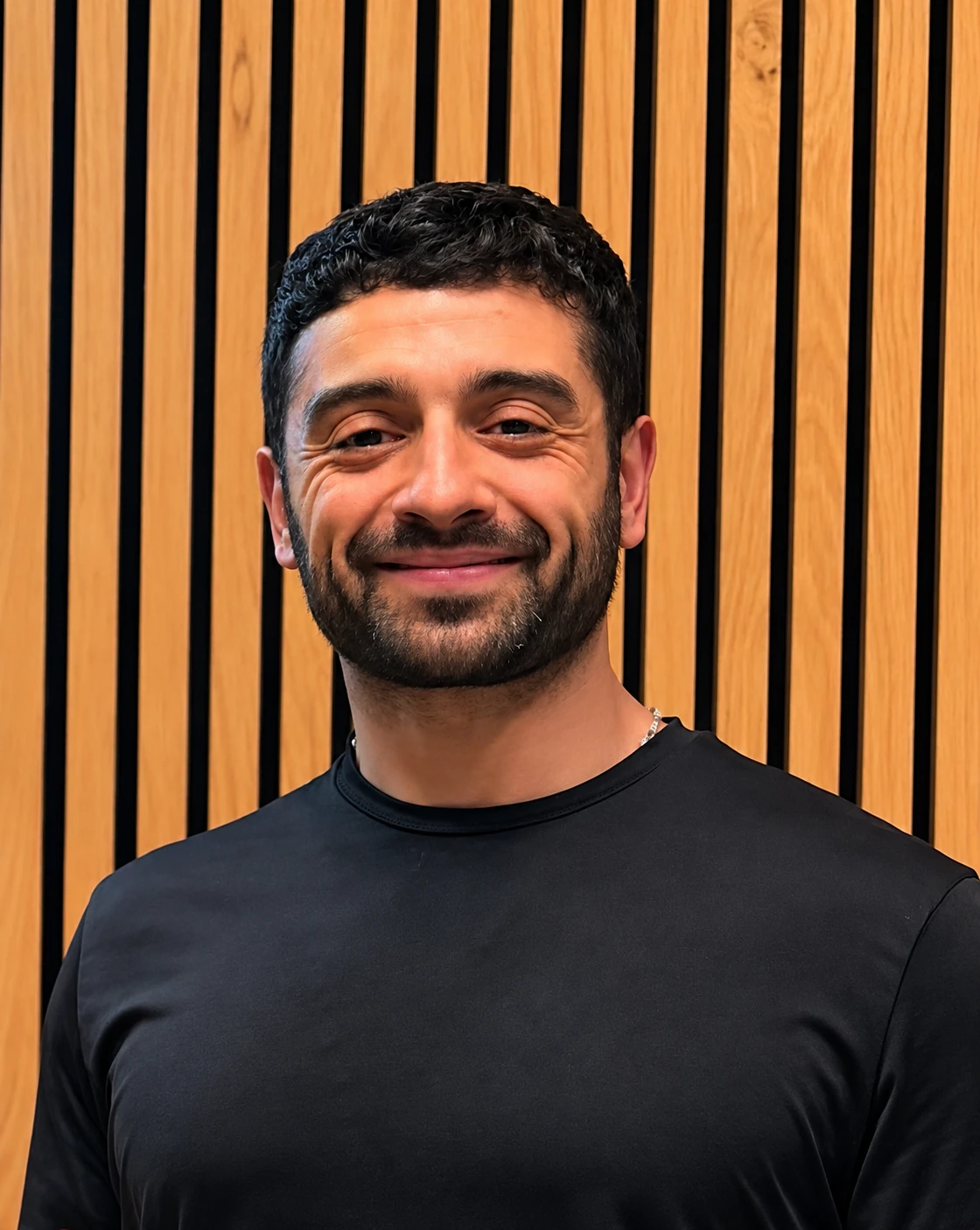 Portret van fysiotherapeut Ilias Mehdizadeh
